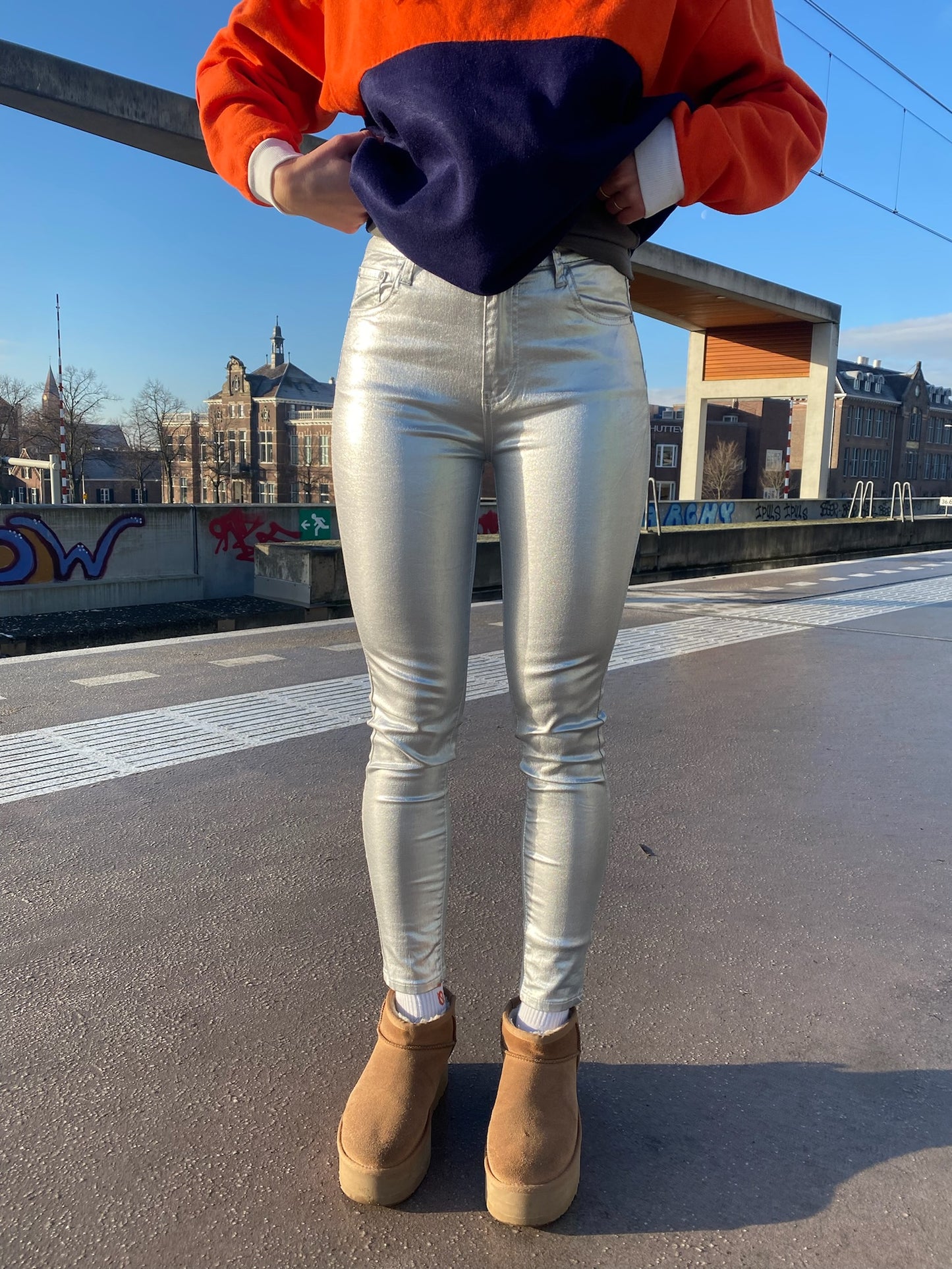 METALLIC JEANS